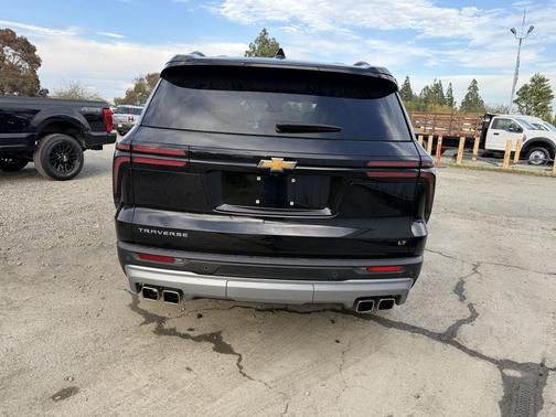 2024 Chevrolet Traverse LT