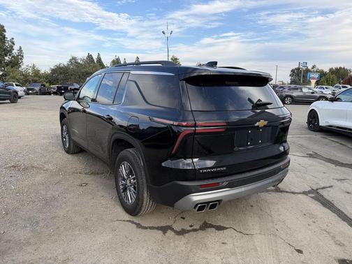 2024 Chevrolet Traverse LT