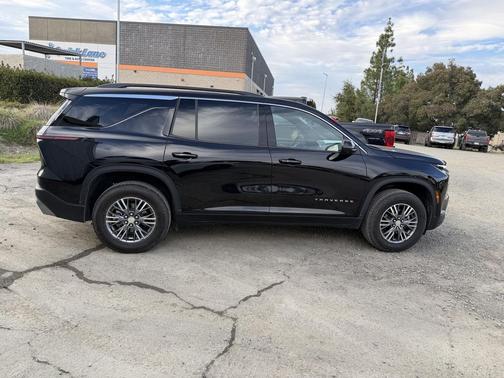 2024 Chevrolet Traverse LT