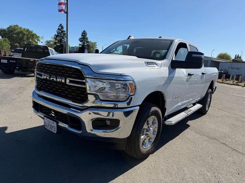 Bright White Clearcoat 2024 RAM 2500 Big Horn Crew Cab 4x4 6'4' Box