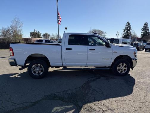 2023 RAM 2500 Big Horn Crew Cab 4x4 6'4' Box
