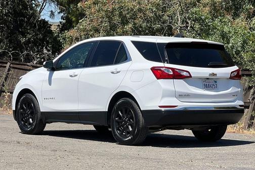 Summit White 2018 Chevrolet Equinox LT