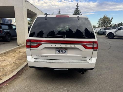 2015 Lincoln Navigator Base