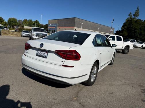 Pure White 2016 Volkswagen Passat 1.8T S