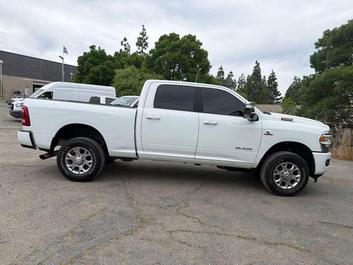 Bright White Clearcoat 2024 RAM 2500 Laramie Crew Cab 4x4 6'4' Box