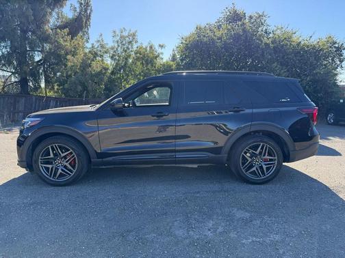 Black Metallic 2025 Ford Explorer ST