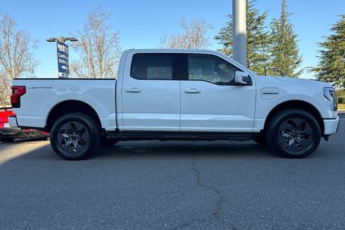 2023 Ford F-150 Lightning LARIAT