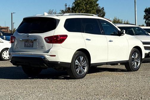 2019 Nissan Pathfinder SL