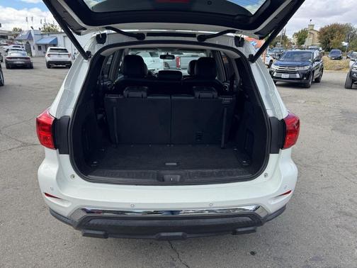 2019 Nissan Pathfinder SL