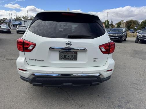 2019 Nissan Pathfinder SL