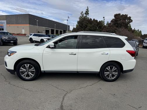 2019 Nissan Pathfinder SL