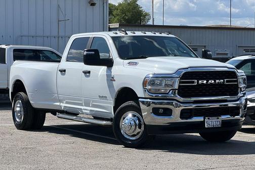 Bright White Clearcoat 2024 RAM 3500 Big Horn Crew Cab 4x4 8' Box
