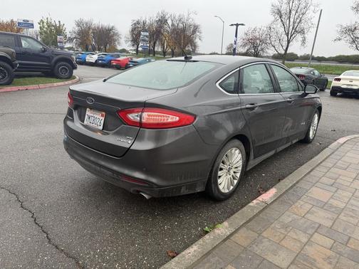 2016 Ford Fusion Hybrid SE
