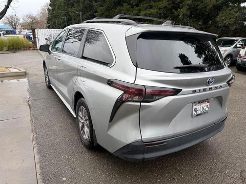 2023 Toyota Sienna LE