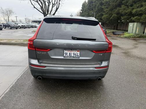 2021 Volvo XC60 T6 Momentum