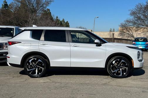 2024 Mitsubishi Outlander SE 2.5 2WD