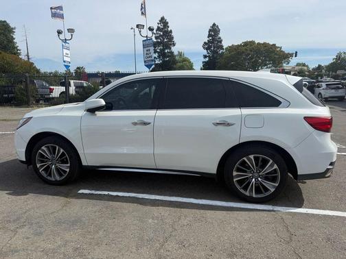 White Diamond Pearl 2017 Acura MDX 3.5L w/Technology Package