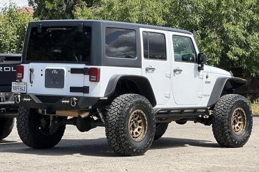 Bright White Clearcoat 2017 Jeep Wrangler Unlimited Freedom 4x4