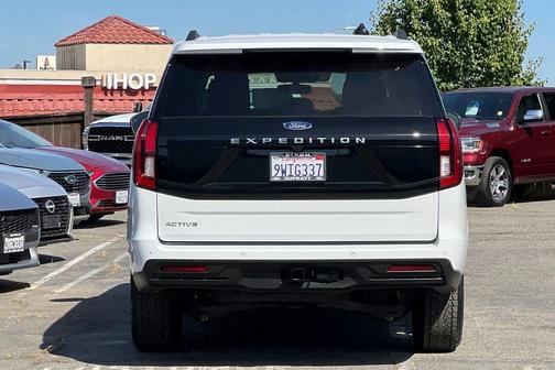 Oxford White 2025 Ford Expedition Active
