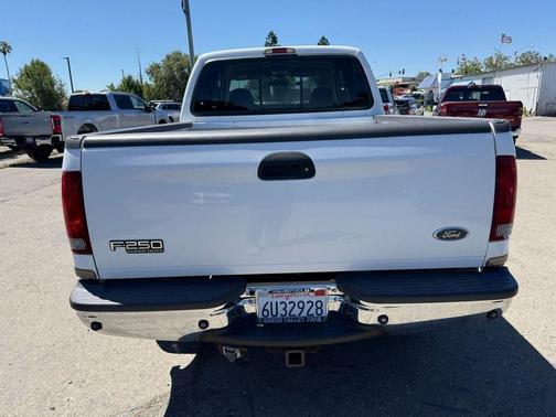 Oxford White Clearcoat 2002 Ford F-250 Lariat