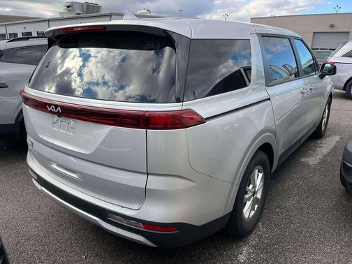 2023 Kia Carnival LX