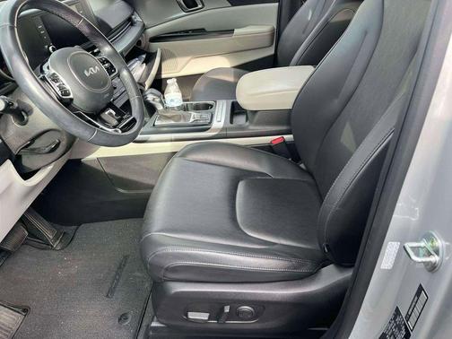 2023 Kia Carnival LX