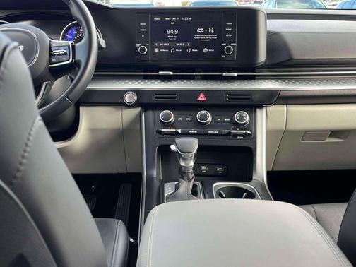 2023 Kia Carnival LX