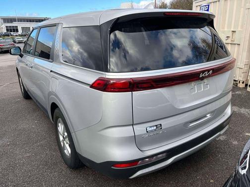2023 Kia Carnival LX