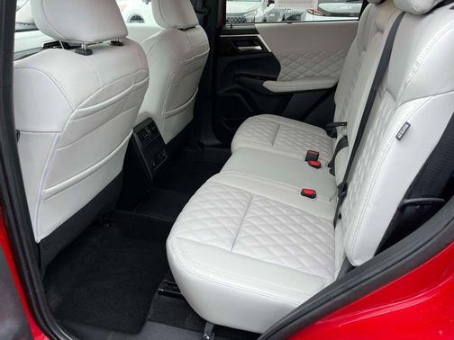 2024 Mitsubishi Outlander PHEV SEL