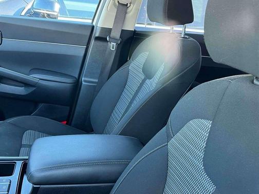 White Pearl 2025 Kia Sorento LX