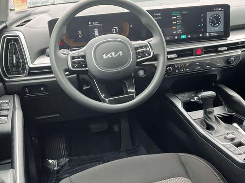 White Pearl 2025 Kia Sorento LX