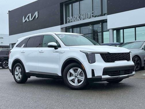 White Pearl 2025 Kia Sorento LX