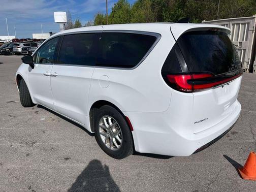2024 Chrysler Pacifica Touring-L