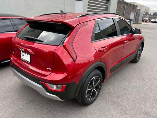 2025 Kia Niro EX