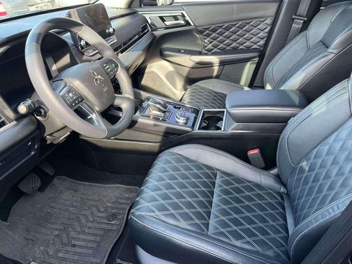 2023 Mitsubishi Outlander SEL