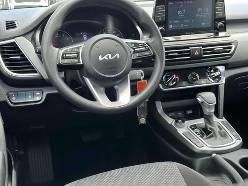 2023 Kia Seltos LX IVT AWD