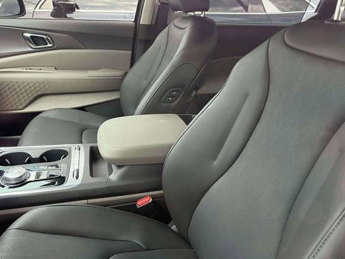 2025 Kia Carnival Hybrid SX