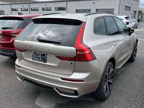 2025 Volvo XC60 B5 Ultra