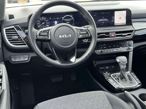 Gray 2024 Kia Seltos S