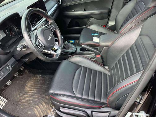 Aurora Black Pearl 2022 Kia Forte GT