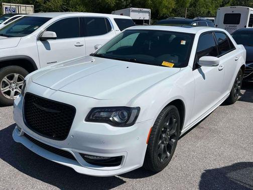 2022 Chrysler 300 Touring L