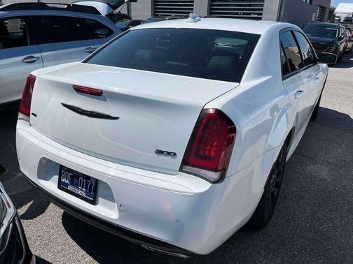 2022 Chrysler 300 Touring L