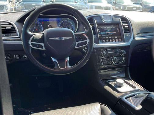 2022 Chrysler 300 Touring L