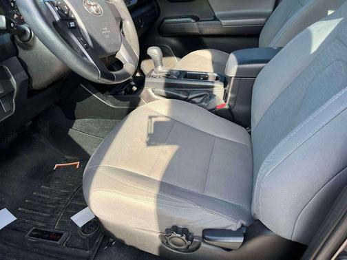 2016 Toyota Tacoma SR