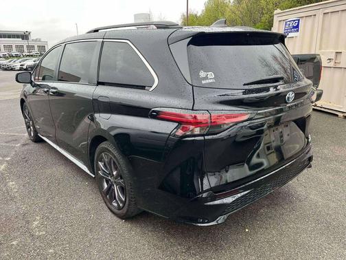 2021 Toyota Sienna XSE 7 Passenger