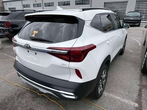 Snow White Pearl 2021 Kia Seltos EX