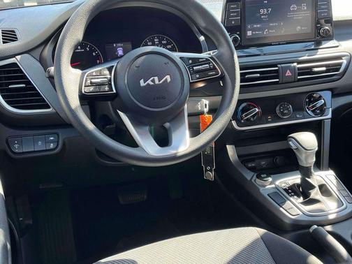 2023 Kia Seltos LX