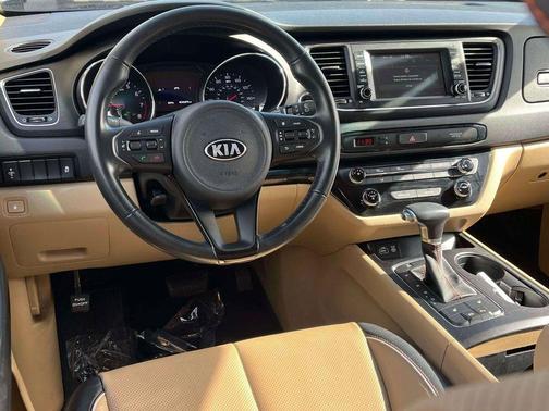 2017 Kia Sedona LX