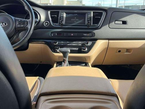 2017 Kia Sedona LX