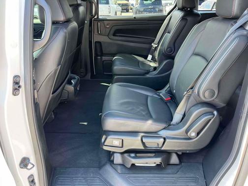 White 2023 Honda Odyssey Sport